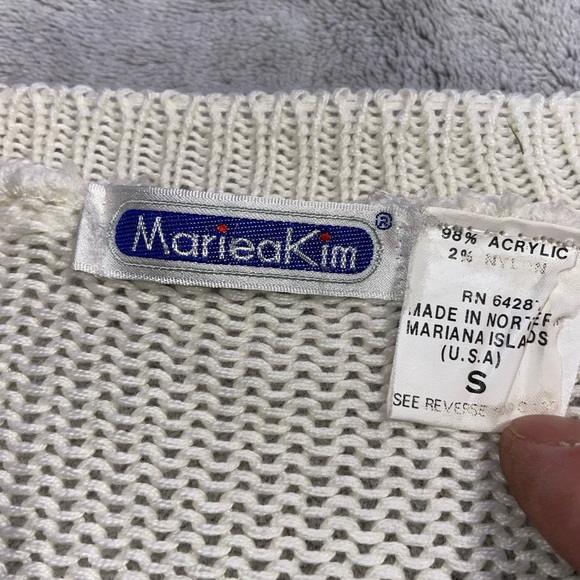 VTG Mariea Kim women’s white sweater with design at top in multicolor size small - Picture 4 of 7